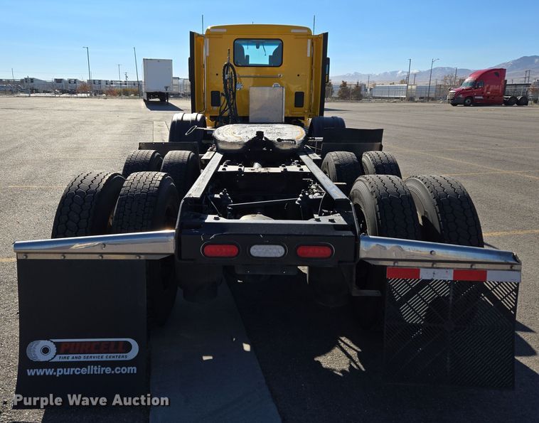 image for item DT7014 2020 Kenworth T680 semi truck