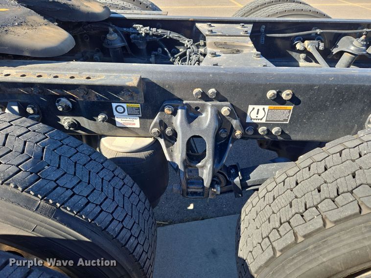 image for item DT7014 2020 Kenworth T680 semi truck