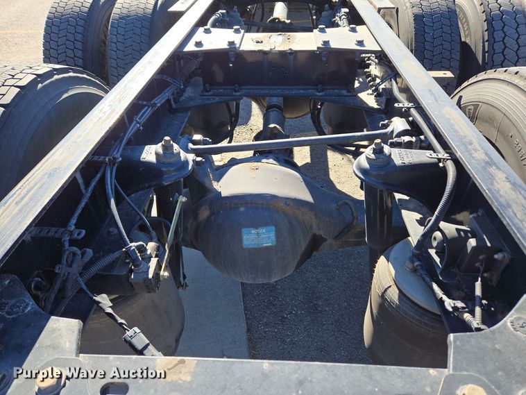 image for item DT7014 2020 Kenworth T680 semi truck