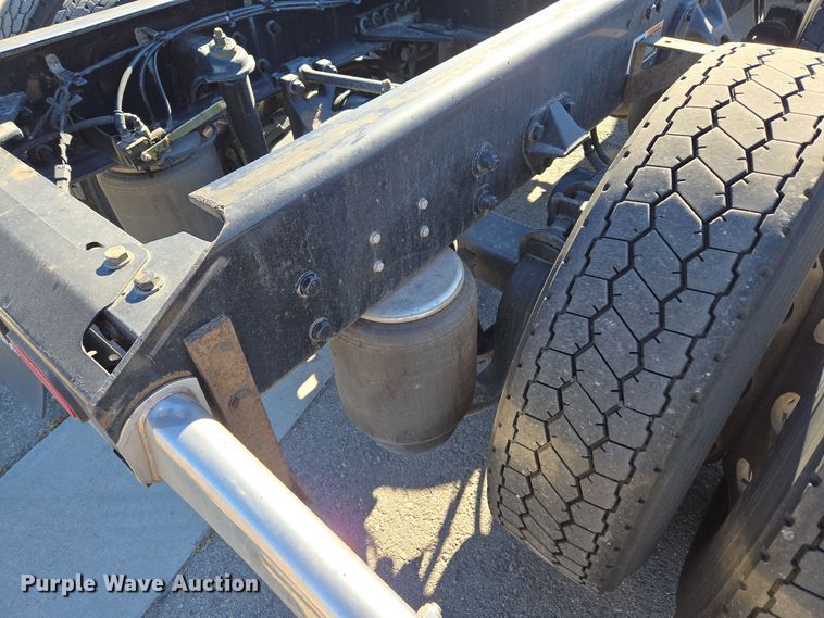 image for item DT7014 2020 Kenworth T680 semi truck