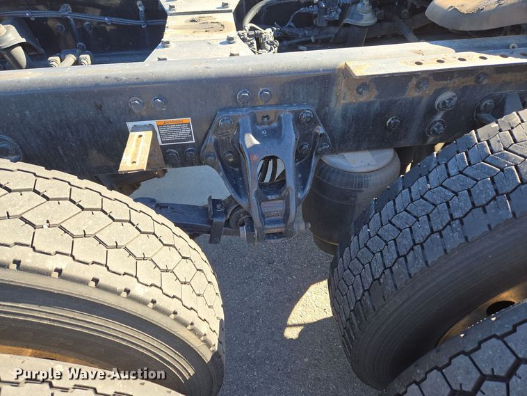 image for item DT7014 2020 Kenworth T680 semi truck