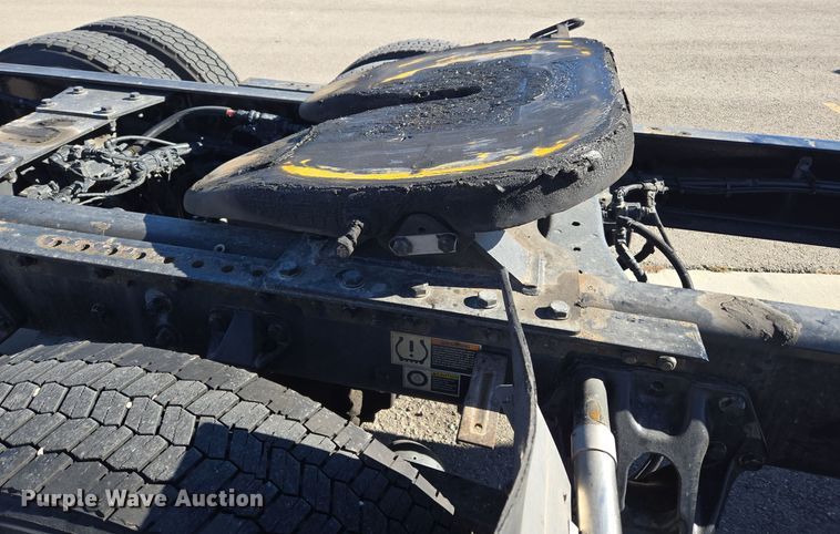 image for item DT7014 2020 Kenworth T680 semi truck