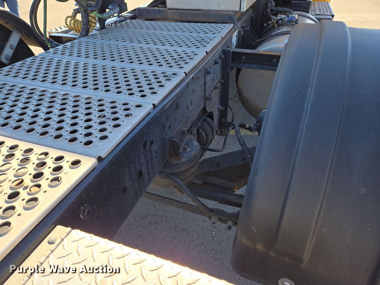 image for item DT7014 2020 Kenworth T680 semi truck