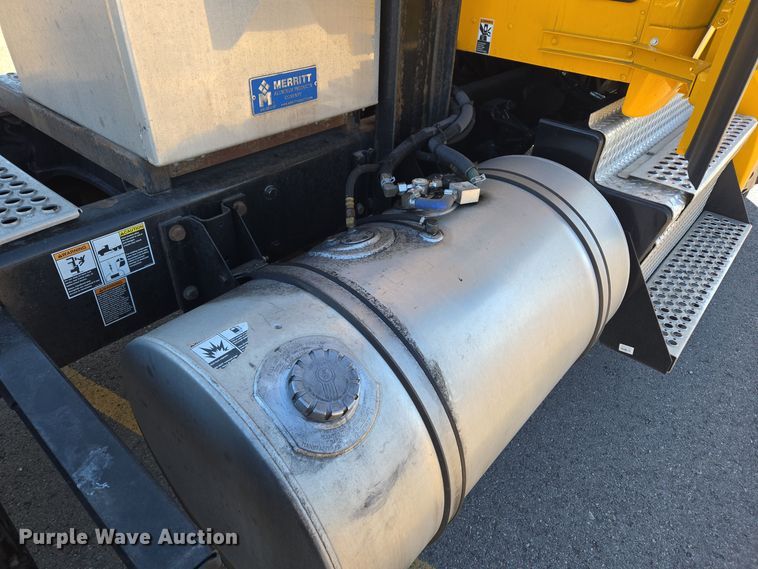 image for item DT7014 2020 Kenworth T680 semi truck