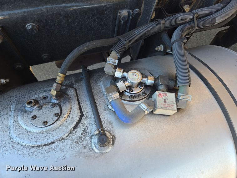 image for item DT7014 2020 Kenworth T680 semi truck