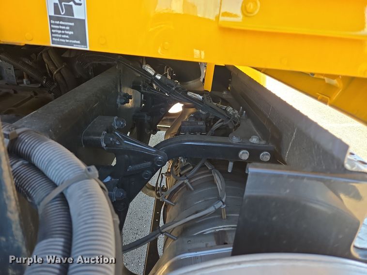 image for item DT7014 2020 Kenworth T680 semi truck