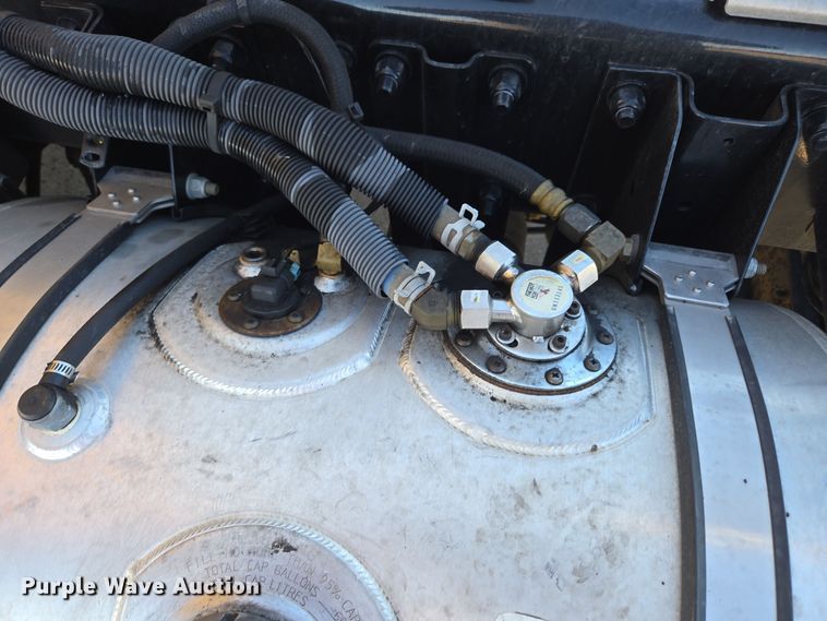 image for item DT7014 2020 Kenworth T680 semi truck