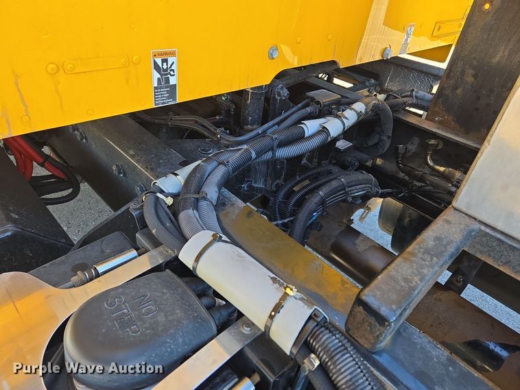 image for item DT7014 2020 Kenworth T680 semi truck