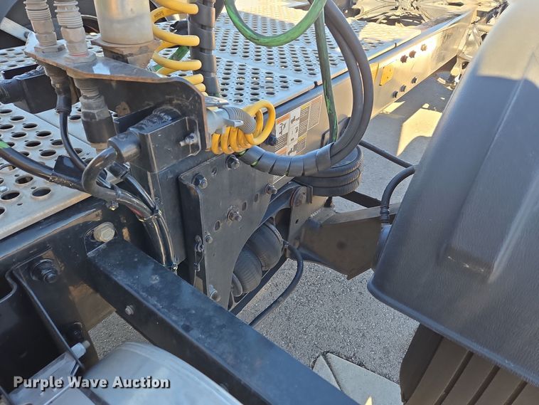 image for item DT7014 2020 Kenworth T680 semi truck