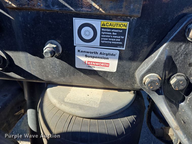 image for item DT7014 2020 Kenworth T680 semi truck