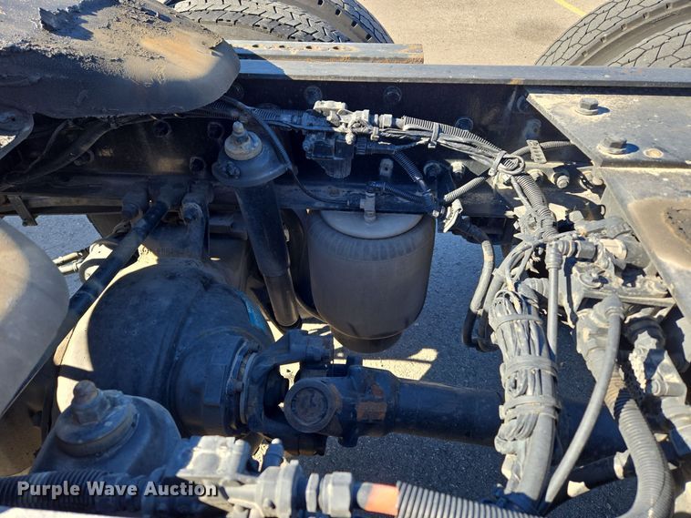 image for item DT7014 2020 Kenworth T680 semi truck