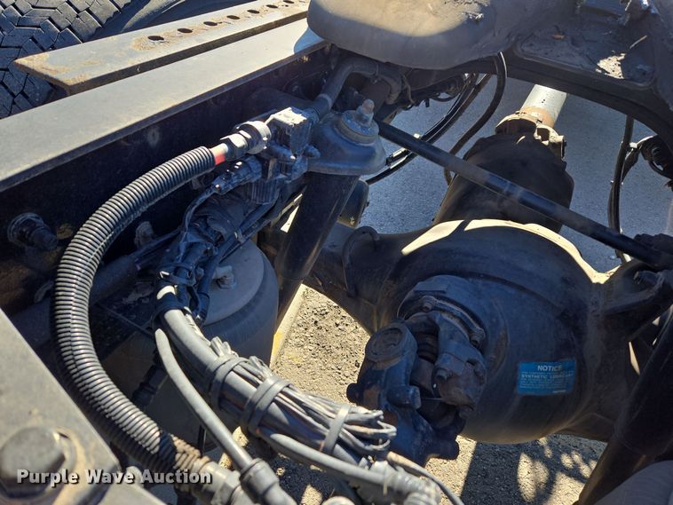 image for item DT7014 2020 Kenworth T680 semi truck