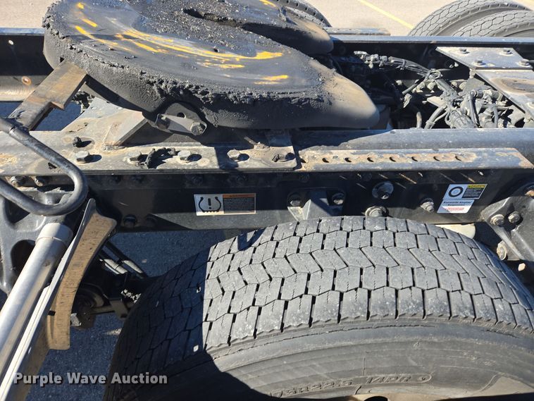 image for item DT7014 2020 Kenworth T680 semi truck