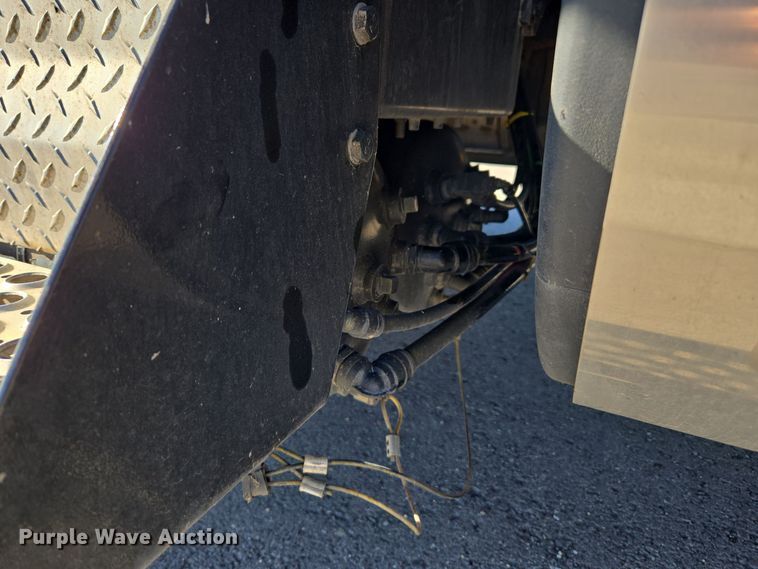 image for item DT7014 2020 Kenworth T680 semi truck