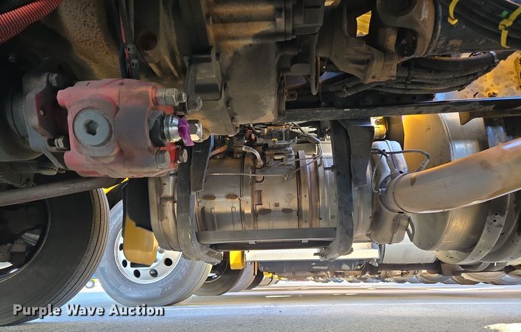 image for item DT7014 2020 Kenworth T680 semi truck