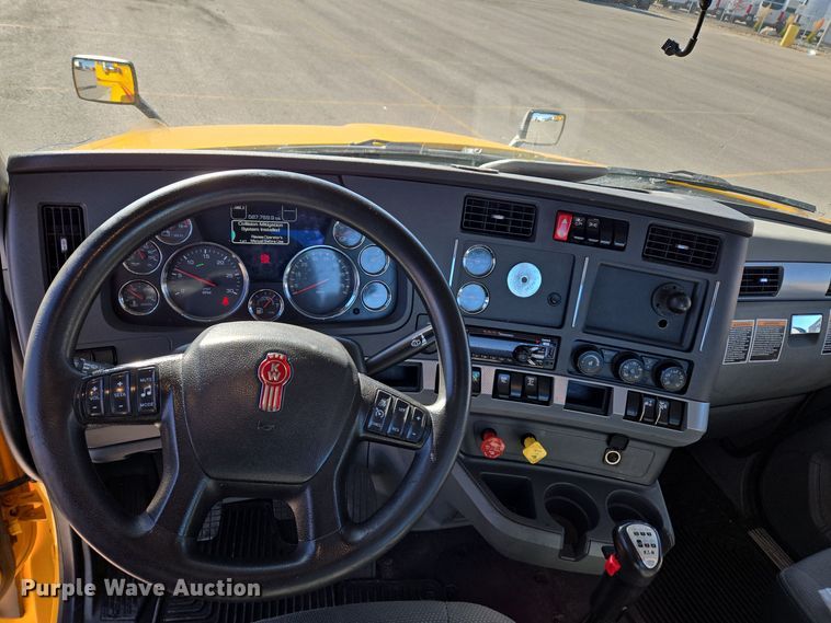 image for item DT7014 2020 Kenworth T680 semi truck