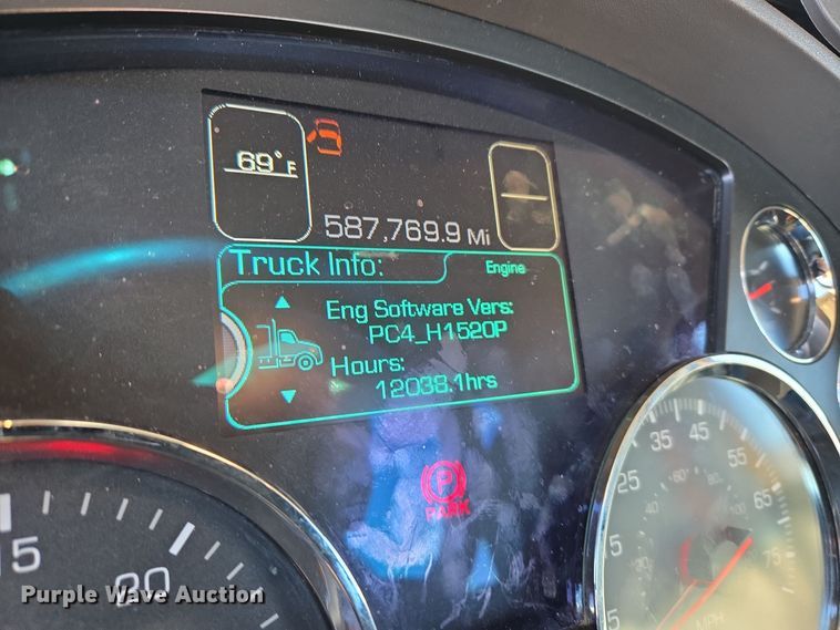 image for item DT7014 2020 Kenworth T680 semi truck