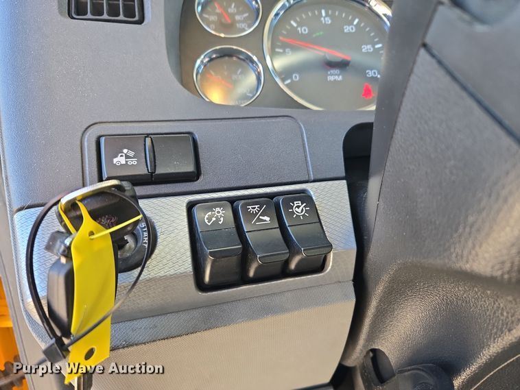 image for item DT7014 2020 Kenworth T680 semi truck