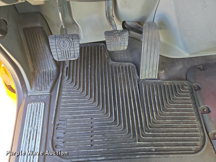 image for item DT7014 2020 Kenworth T680 semi truck