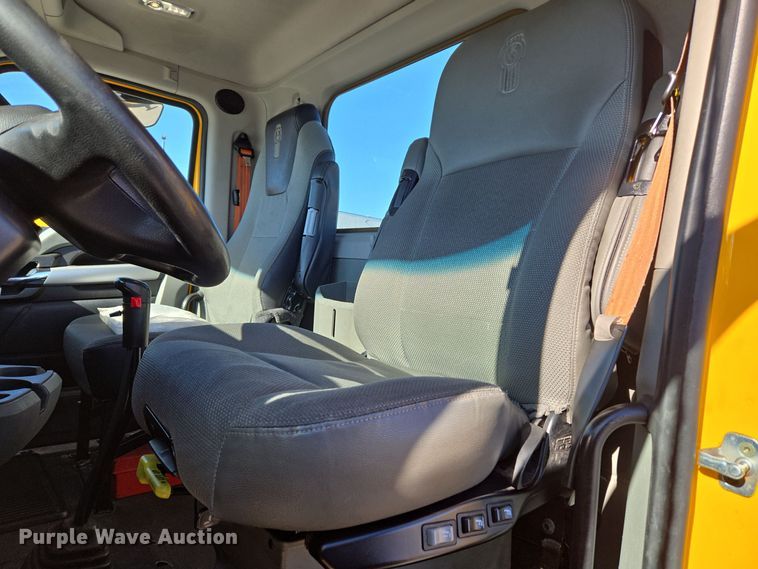 image for item DT7014 2020 Kenworth T680 semi truck