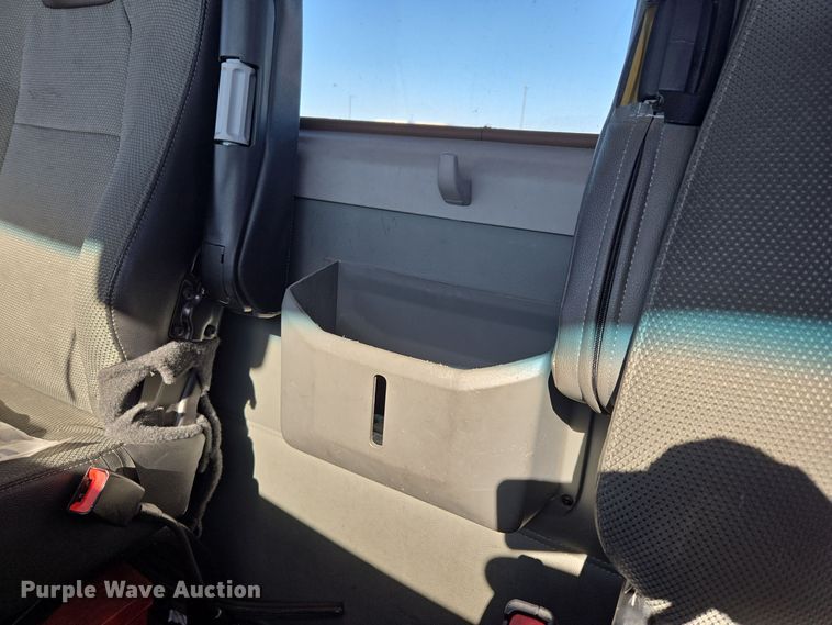 image for item DT7014 2020 Kenworth T680 semi truck