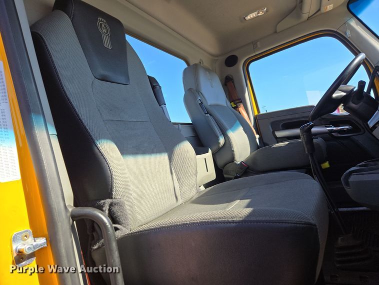 image for item DT7014 2020 Kenworth T680 semi truck