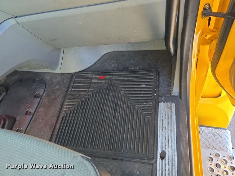 image for item DT7014 2020 Kenworth T680 semi truck