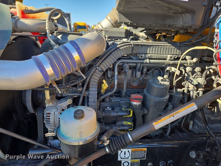 image for item DT7014 2020 Kenworth T680 semi truck