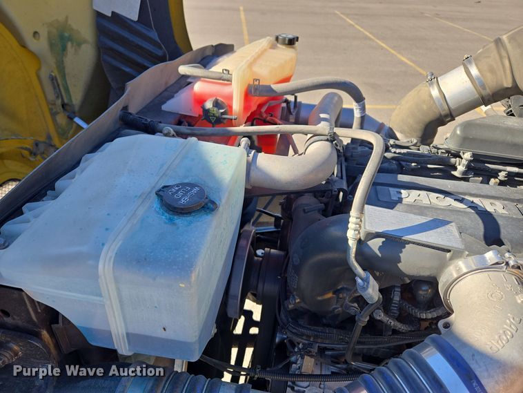 image for item DT7014 2020 Kenworth T680 semi truck