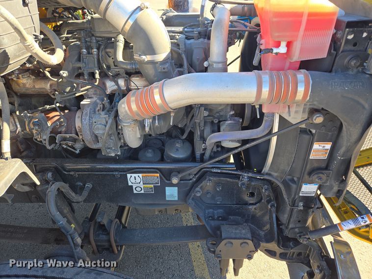 image for item DT7014 2020 Kenworth T680 semi truck