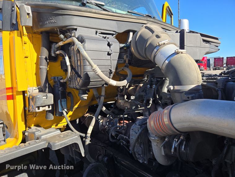 image for item DT7014 2020 Kenworth T680 semi truck