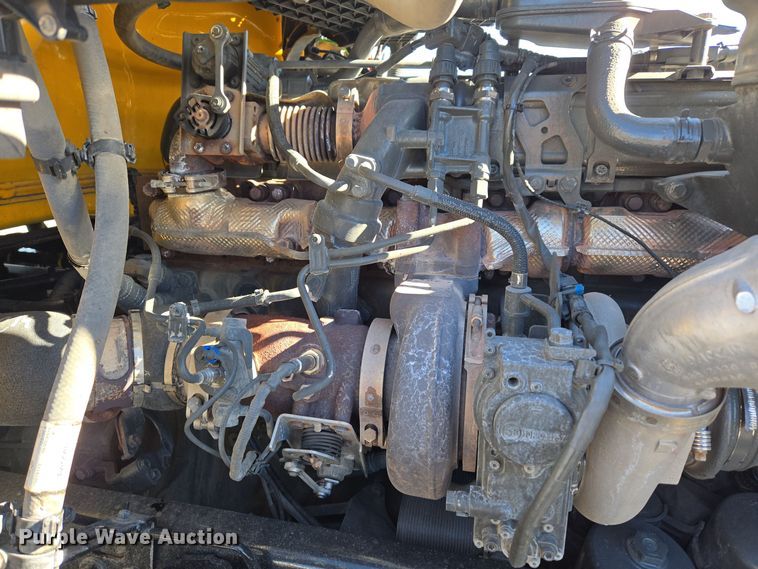 image for item DT7014 2020 Kenworth T680 semi truck