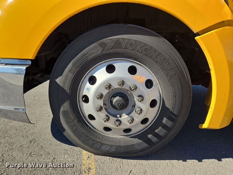 image for item DT7014 2020 Kenworth T680 semi truck