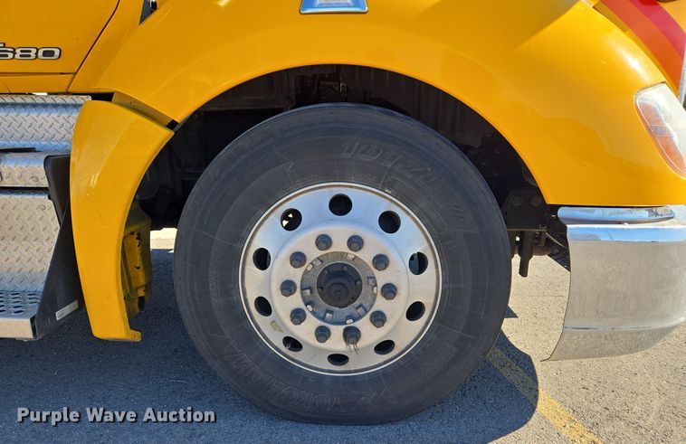 image for item DT7014 2020 Kenworth T680 semi truck