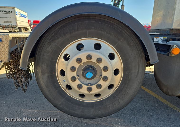 image for item DT7014 2020 Kenworth T680 semi truck