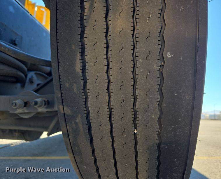 image for item DT7014 2020 Kenworth T680 semi truck