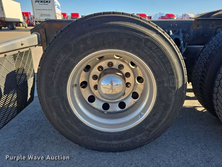 image for item DT7014 2020 Kenworth T680 semi truck