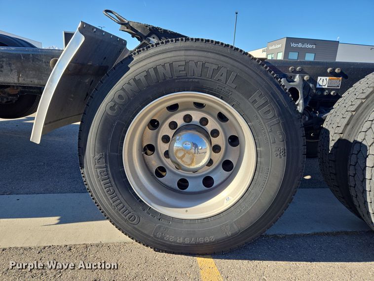 image for item DT7014 2020 Kenworth T680 semi truck