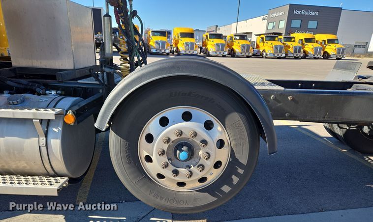 image for item DT7014 2020 Kenworth T680 semi truck