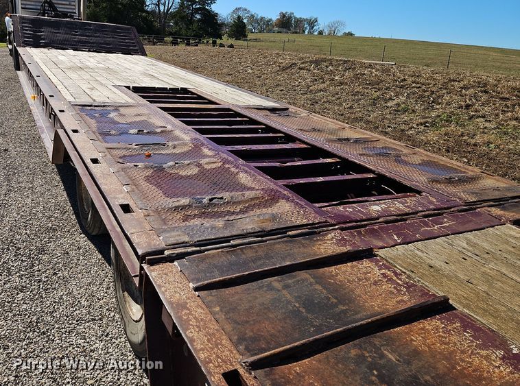 image for item DT7572 2006 Trail King TK70HT 452 drop deck hydraulic tail equipment trailer