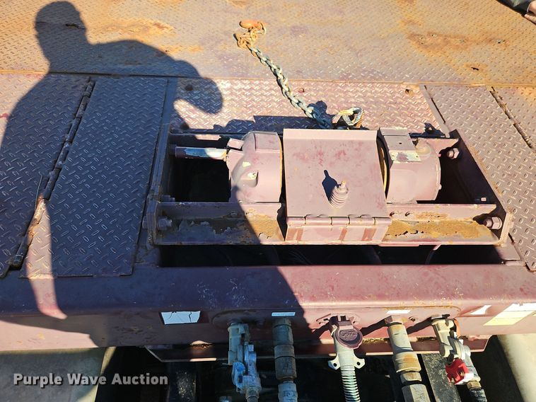 image for item DT7572 2006 Trail King TK70HT 452 drop deck hydraulic tail equipment trailer