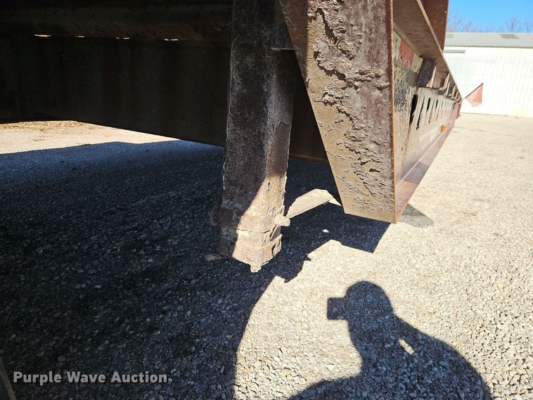 image for item DT7572 2006 Trail King TK70HT 452 drop deck hydraulic tail equipment trailer
