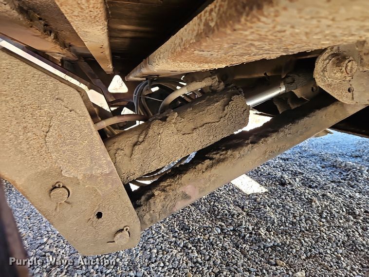 image for item DT7572 2006 Trail King TK70HT 452 drop deck hydraulic tail equipment trailer