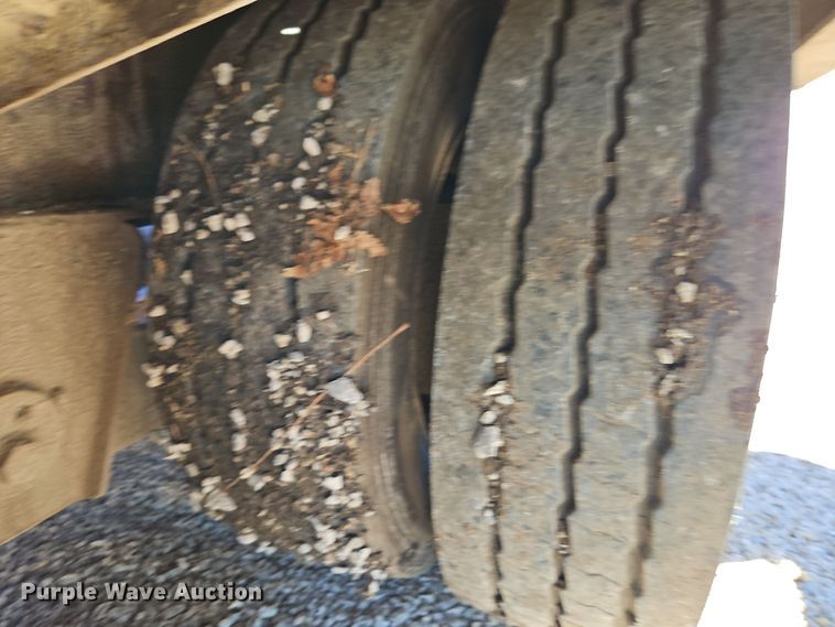 image for item DT7572 2006 Trail King TK70HT 452 drop deck hydraulic tail equipment trailer