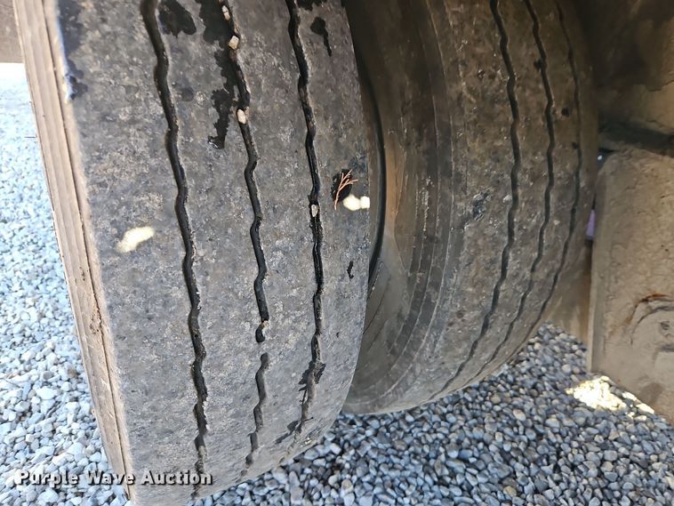 image for item DT7572 2006 Trail King TK70HT 452 drop deck hydraulic tail equipment trailer