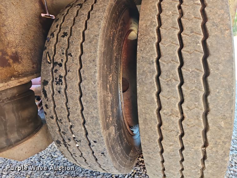 image for item DT7572 2006 Trail King TK70HT 452 drop deck hydraulic tail equipment trailer