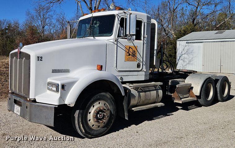 image for item DT7573 1992 Kenworth T800 semi truck