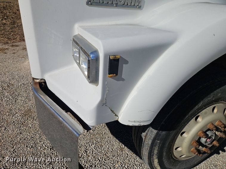 image for item DT7573 1992 Kenworth T800 semi truck