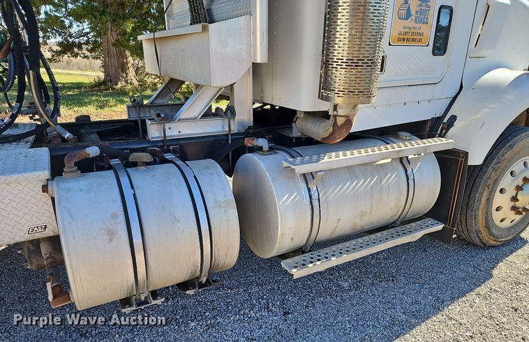 image for item DT7573 1992 Kenworth T800 semi truck