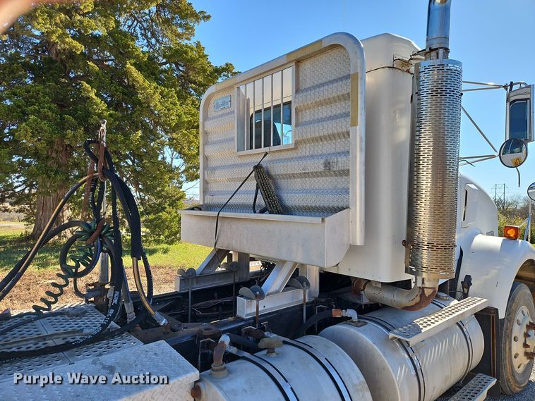 image for item DT7573 1992 Kenworth T800 semi truck